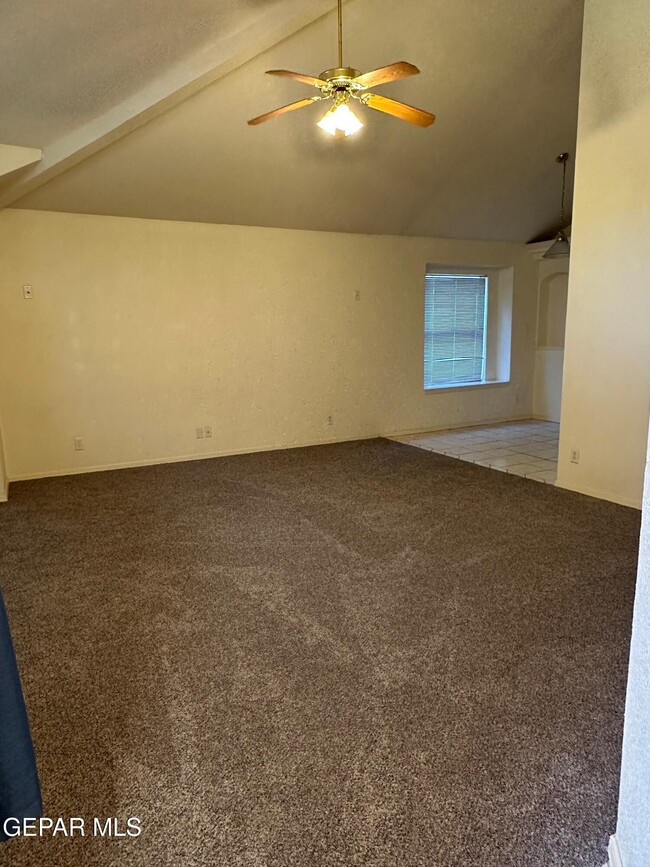 Building Photo - 380 Jardin Bello Ave