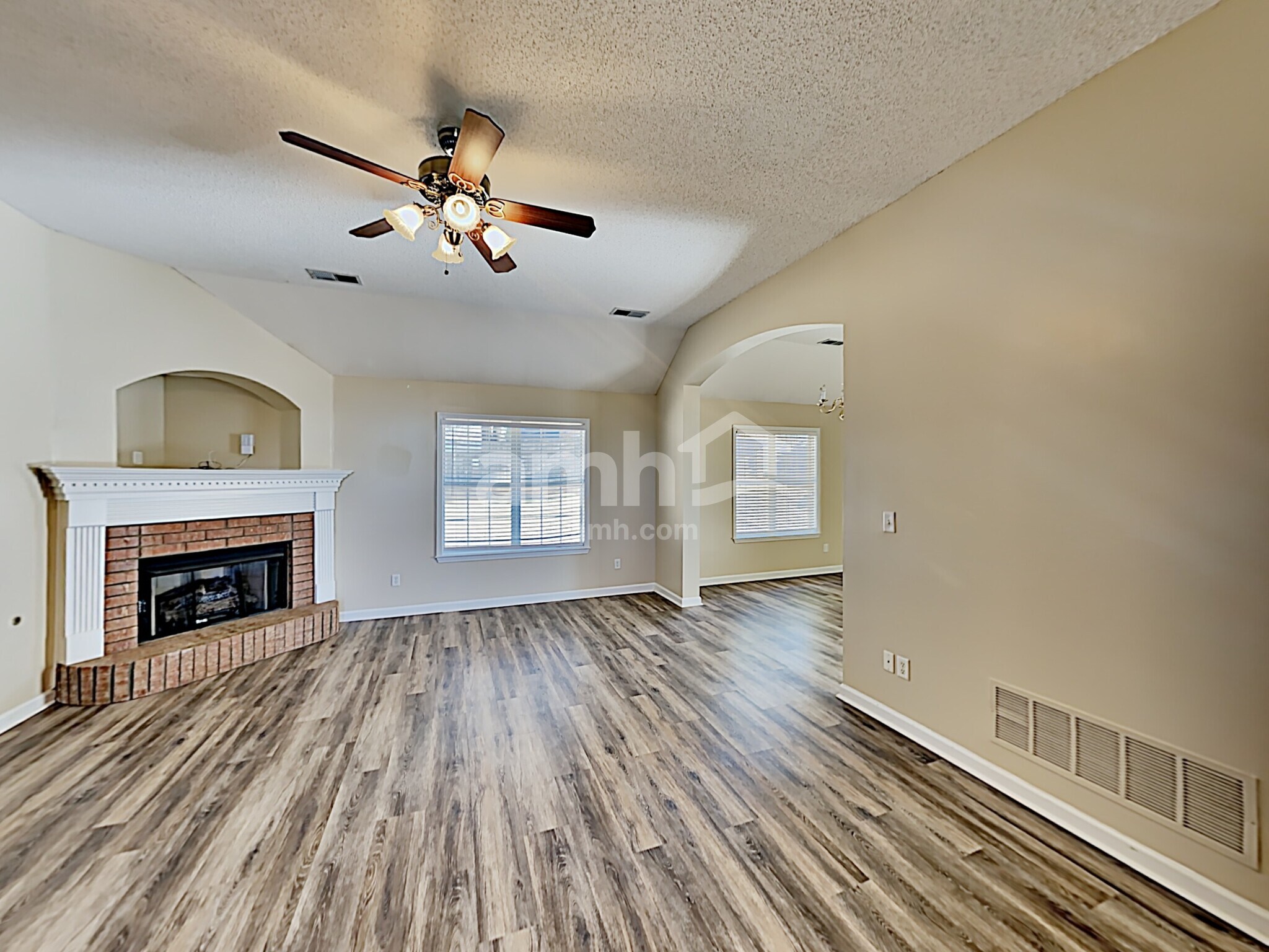 Building Photo - 4946 Rivercrest Ln