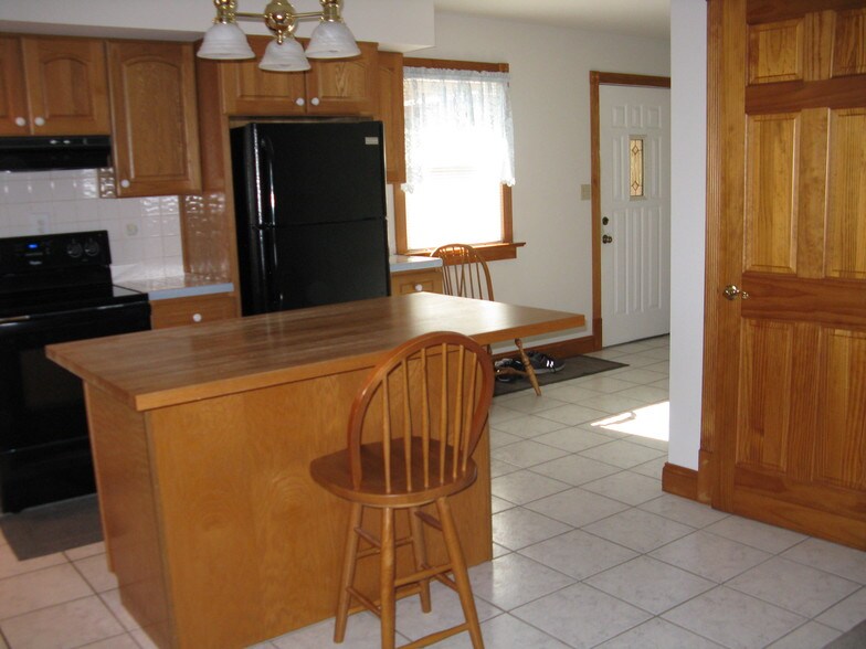 Kitchen - 200 7th St