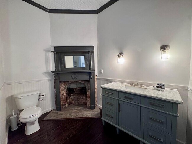 Building Photo - 749 Cooper St SW