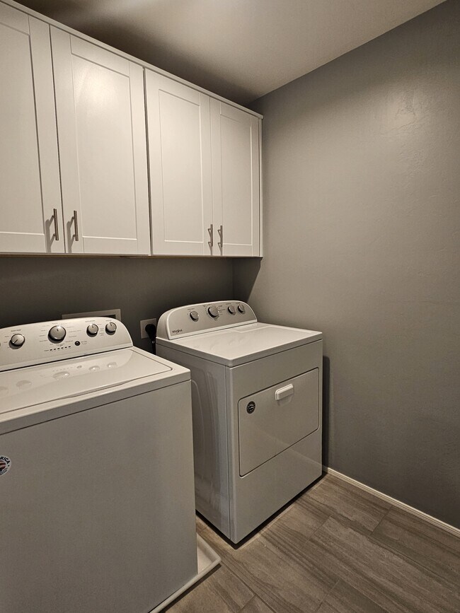 Building Photo - 10679 W Golson Dr