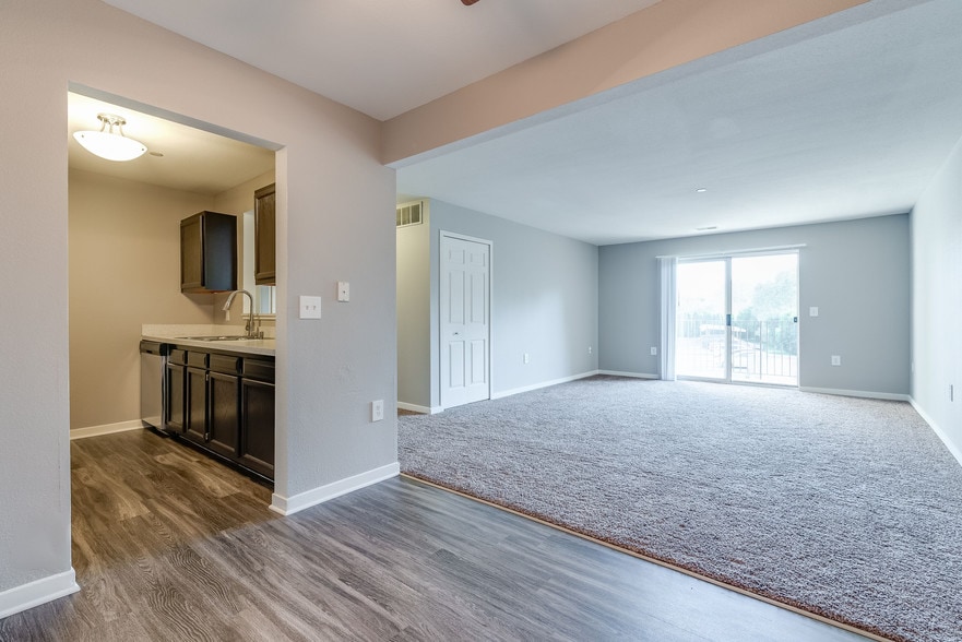 Westbrook Apartments 700 Westbrook Whitmore Lake MI 48189 Apartment