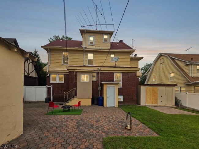 Building Photo - 86 Keer Ave