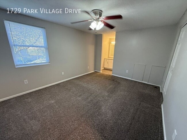 Building Photo - 1729 Park Village Dr