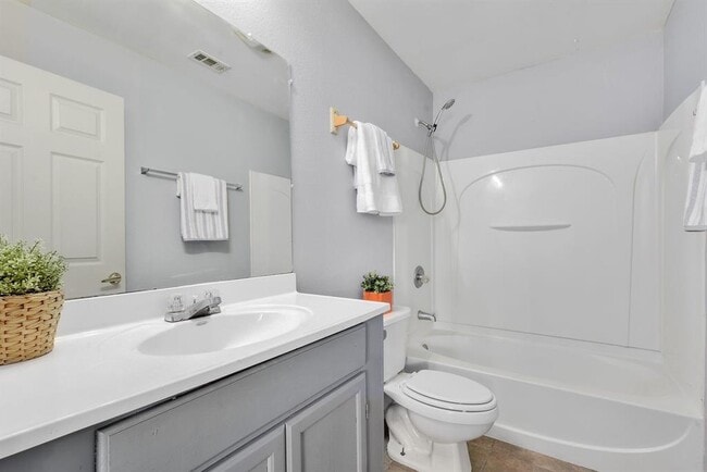 Building Photo - 6209 Langham St