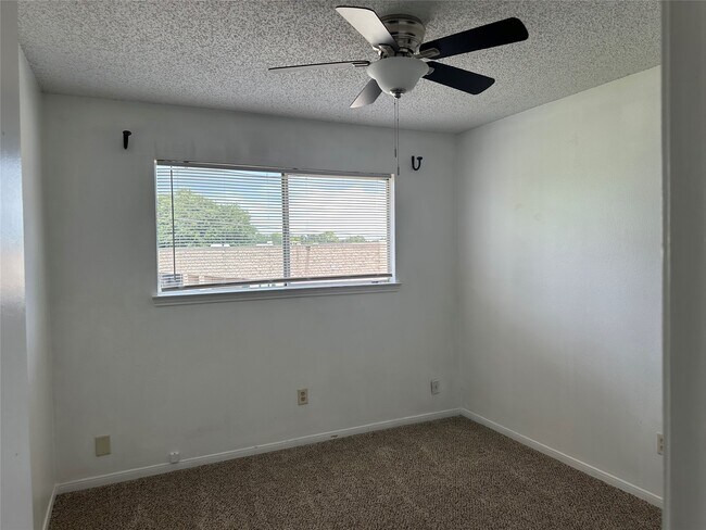 Building Photo - 3654 Palm Grove Dr