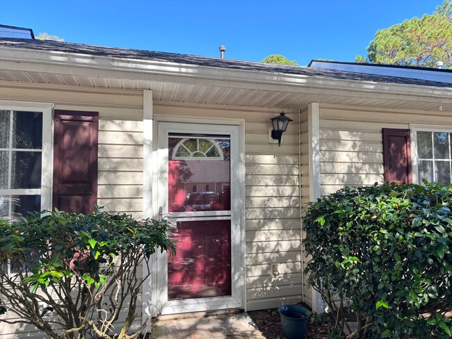 Primary Photo - 2 Br 2 Bath Move In Ready!