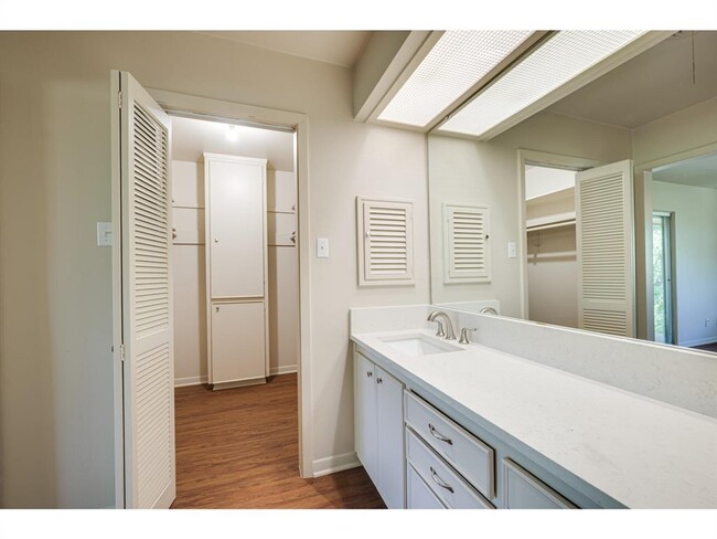 Building Photo - 6100 Mountainclimb Dr