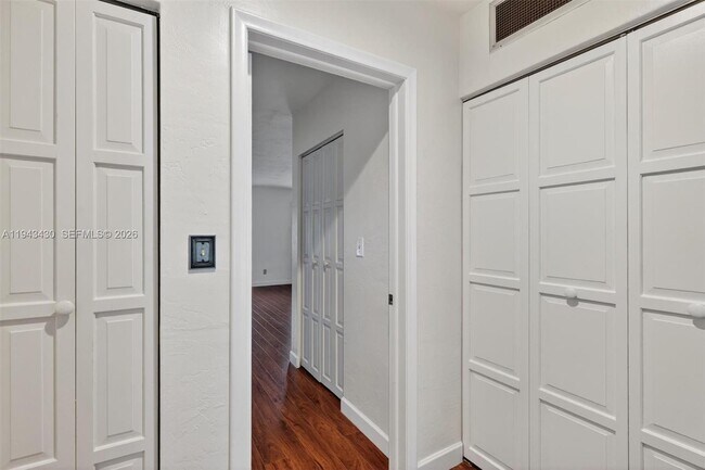 Building Photo - 8896 SW 62nd Terrace