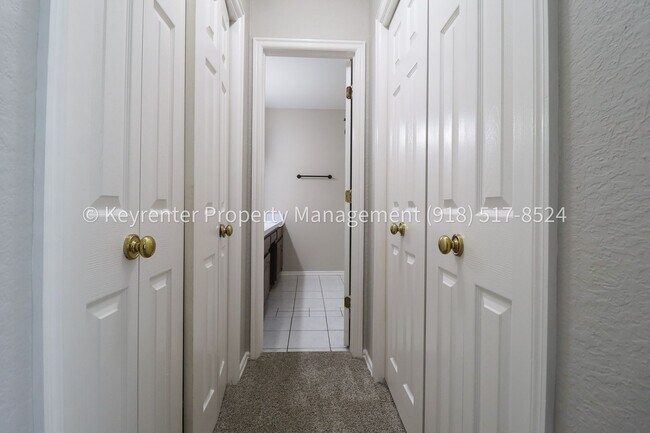 Building Photo - 3 Bed | 2.5 Bath in Jenks!