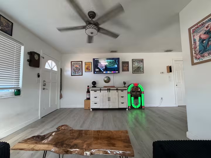 Building Photo - 5758 20th Ave N