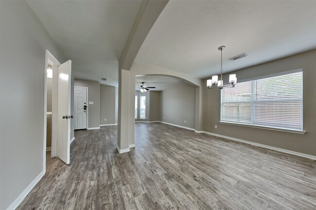 Building Photo - 2506 Buckminster Dr