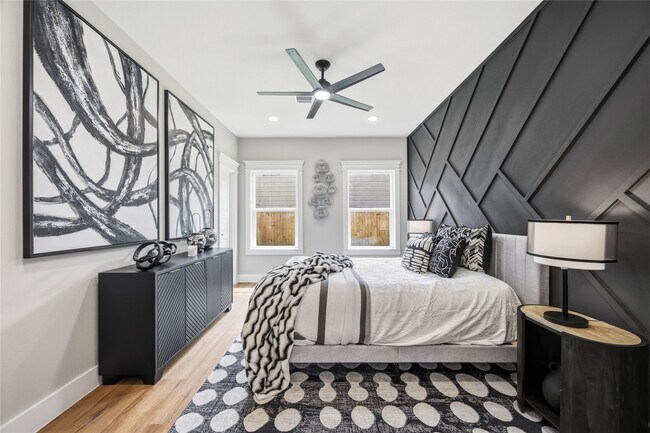 Building Photo - 4624 Mayflower St