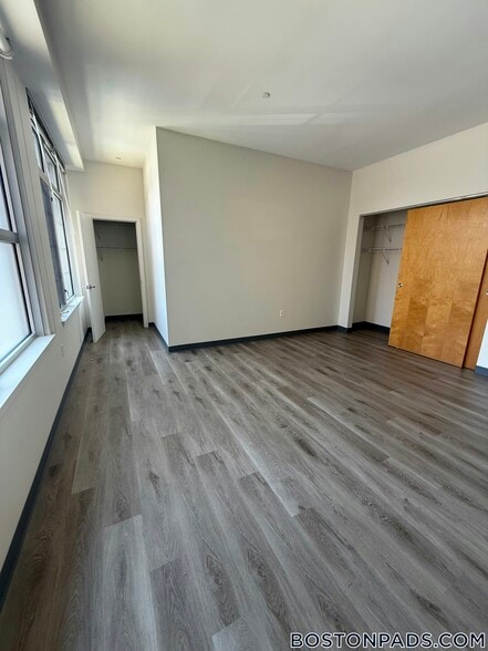 Building Photo - 160 E Berkeley St