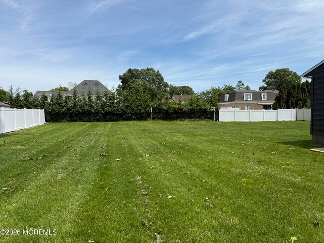 Building Photo - 474 Monmouth Rd