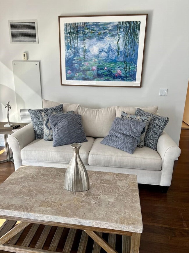 Building Photo - 1886 Broadway