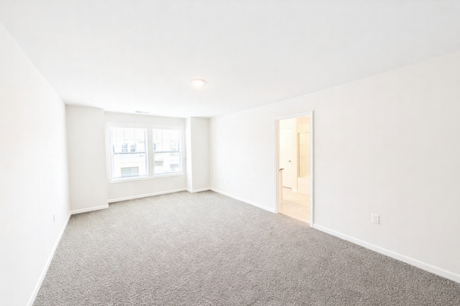 Building Photo - **6 Month Lease**New Construction -Hendersonville Townhome