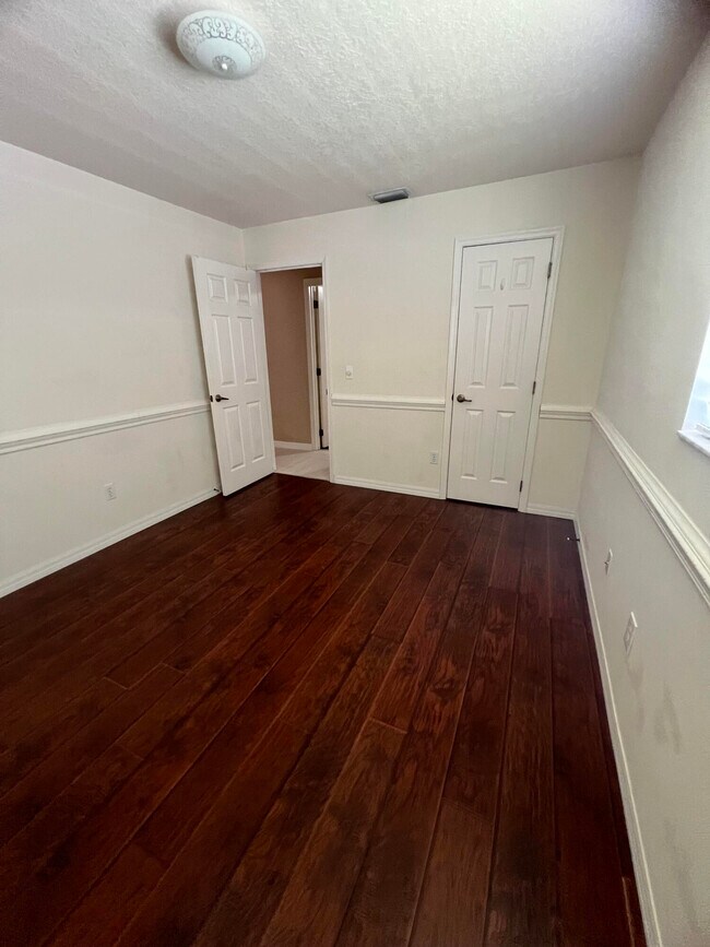 Building Photo - 1851 Abbeyridge Dr