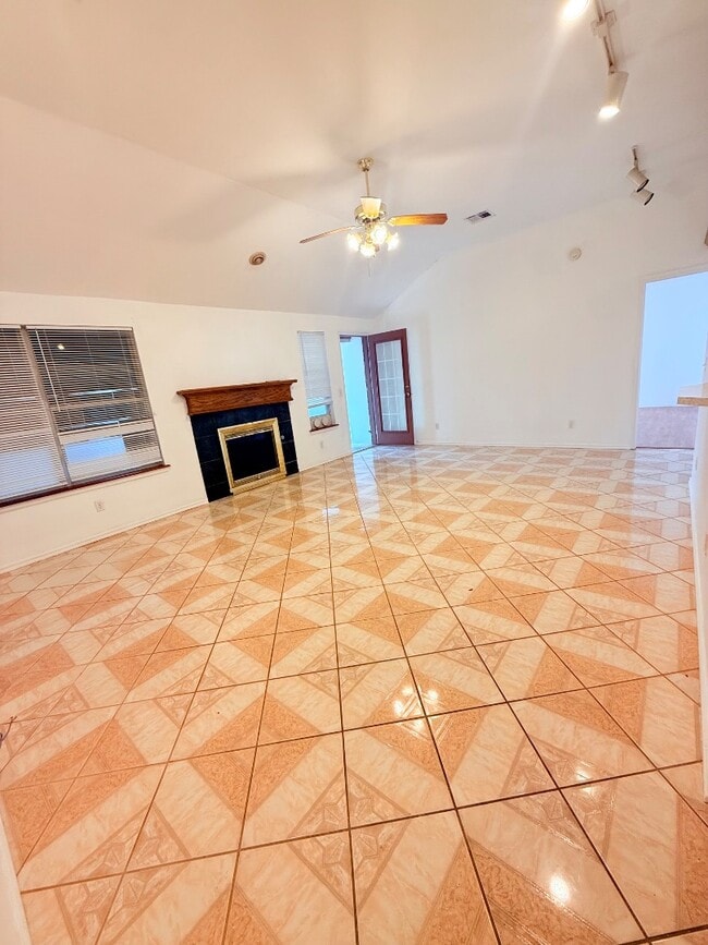 Building Photo - 1016 Westbury Terrace