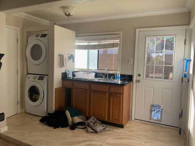 Building Photo - Spacious 2 Bedroom / 2 Bathroom Downstairs Unit Available in Makawao! Unfurnished!