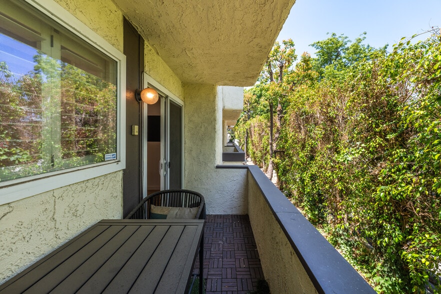 Building Photo - 4321 Matilija Ave