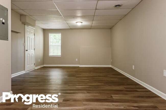 Building Photo - 3077 Botany Dr