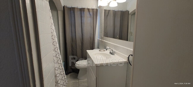 Building Photo - 355 W Selmar Ct