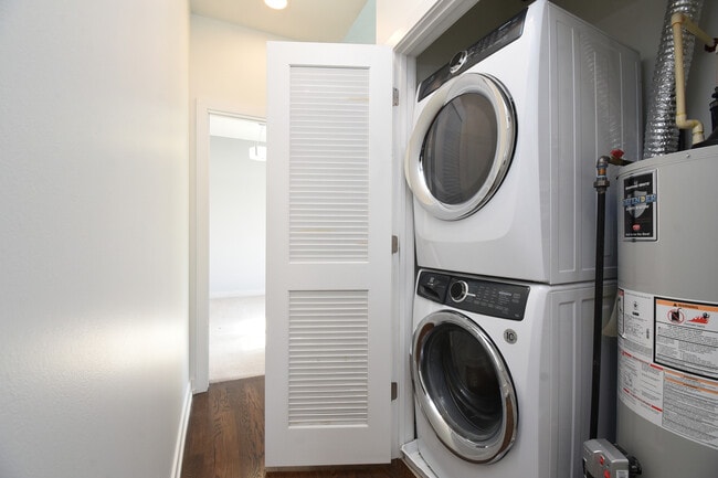 Building Photo - 330 Pennsylvania Way