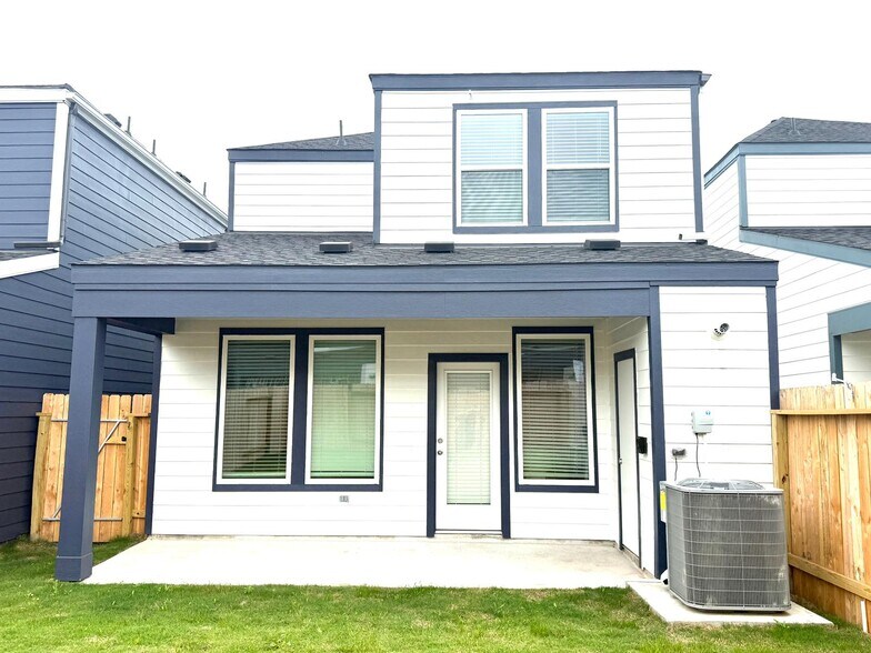 Building Photo - 2925 Amherst Meadow Ln