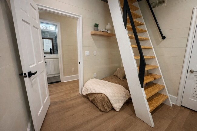 Building Photo - 5036 Golden Forest Dr