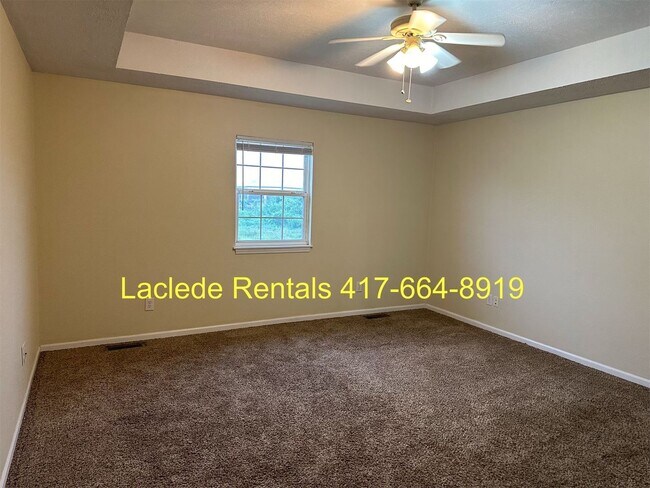 Building Photo - 3 Bedroom 2 Bathroom Duplex