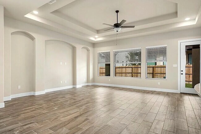 Building Photo - 120 Parlin Ln