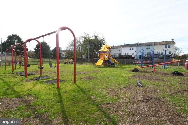 Building Photo - 8635 Union Pl