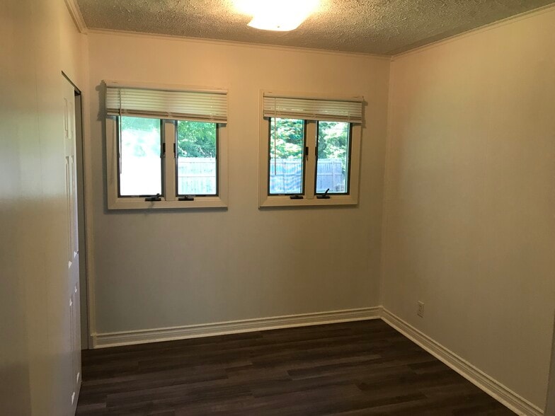 Building Photo - 1984 Pine St