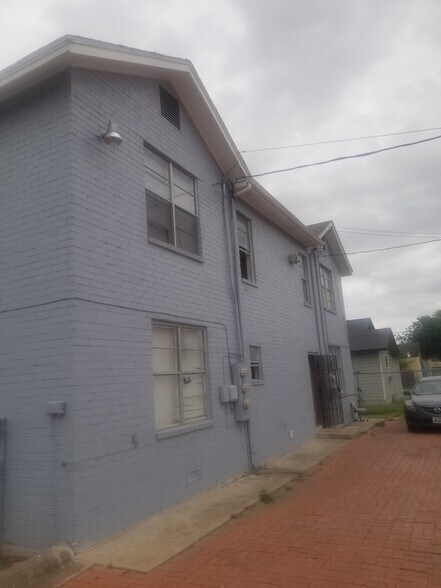 Building Photo - 300 E Champion St