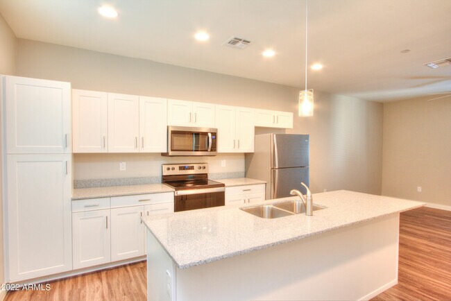 Building Photo - 2245 N Dayton St