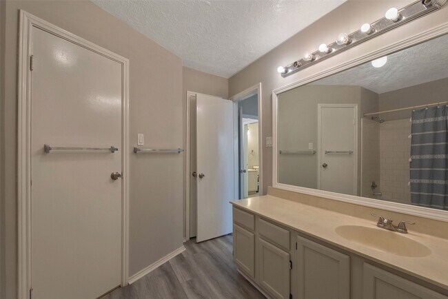 Building Photo - 13715 Ludgate Pass