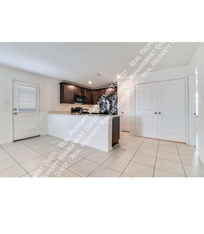 Building Photo - 2525 Russell St