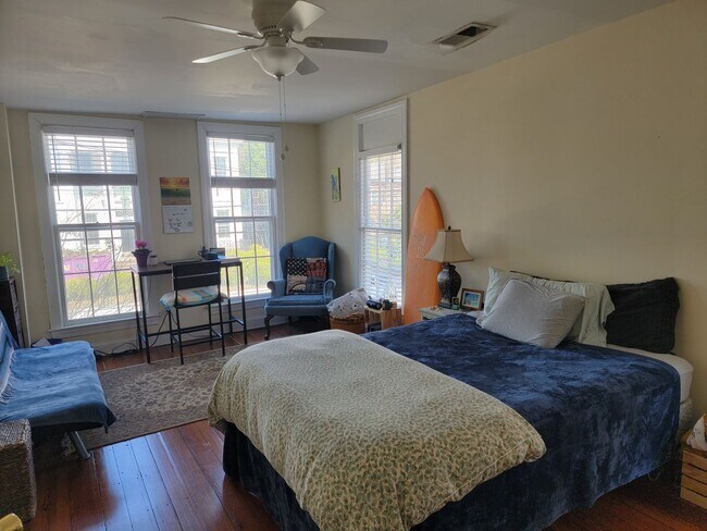 Building Photo - 2 bed / 2 bath w/Study on Wentworth St! ~ Available on May 30, 2025