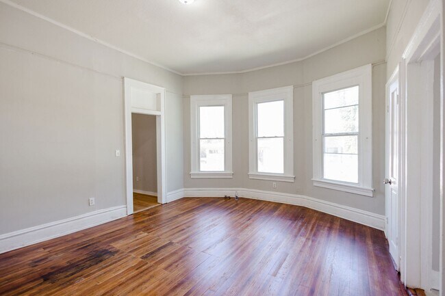 Building Photo - 316 N 8th St