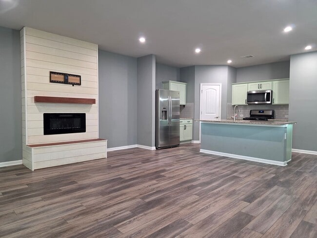 Building Photo - For Rent – 4 Bedroom, 2 Bathroom Home in W...