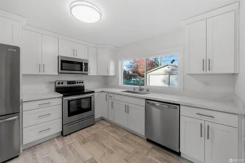 Building Photo - 911 E 52nd St