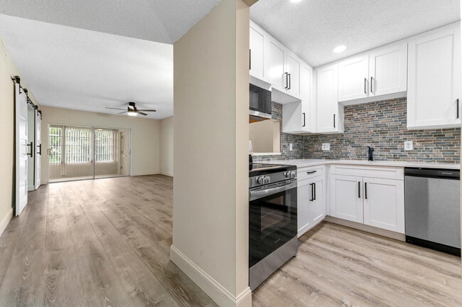 Building Photo - 2700 Casita Way