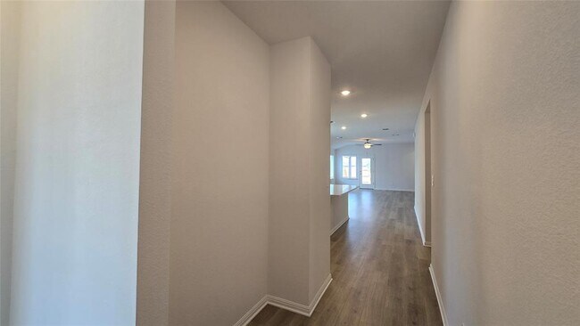 Building Photo - 122 Holmby Dr