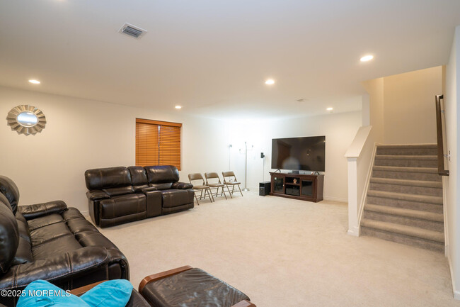 Building Photo - 50 Periwinkle Dr