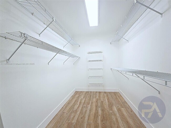 Building Photo - 15820 Sedgewyck Cir N