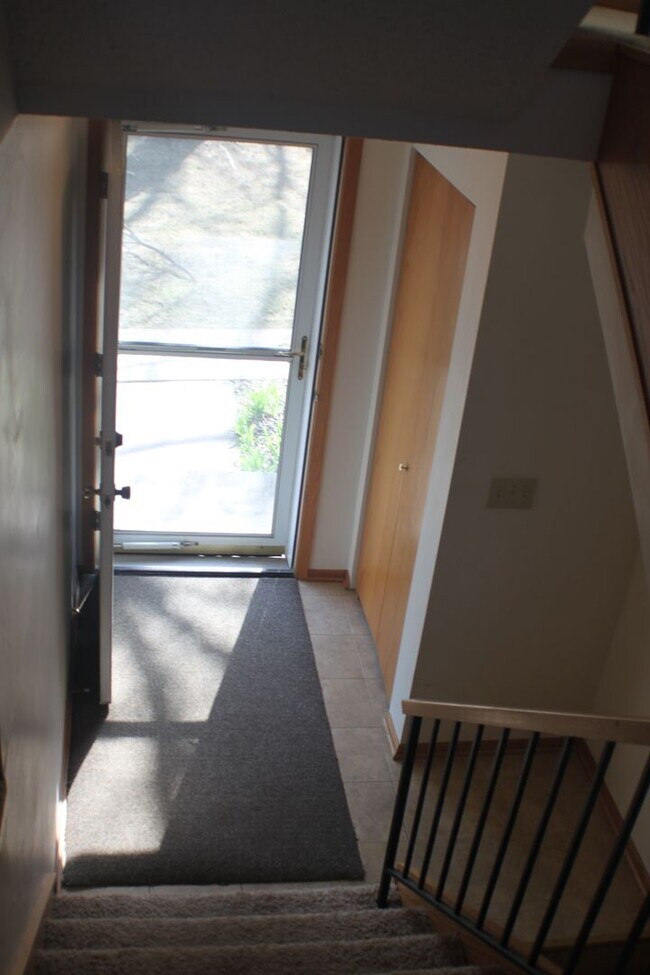 Building Photo - ***$500.00*** off June rent for signed lease starting June 1st.!! Elton Ridge townhome.