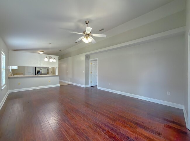 Building Photo - 3363 Golden Rain Dr