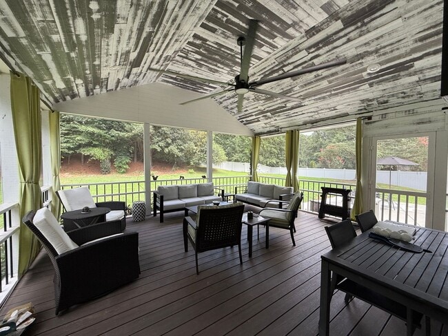 Building Photo - Stunning *4BD, 3BA North Raleigh Home on a...