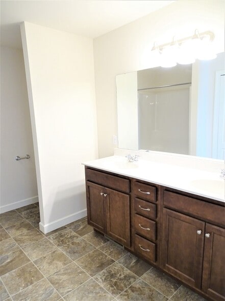 Building Photo - 1395 Fieldstone Dr
